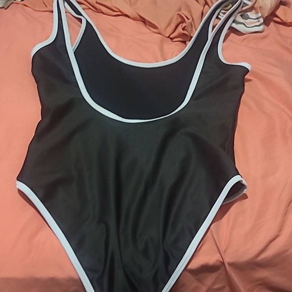 Swimming suite - Picture 2 of 2